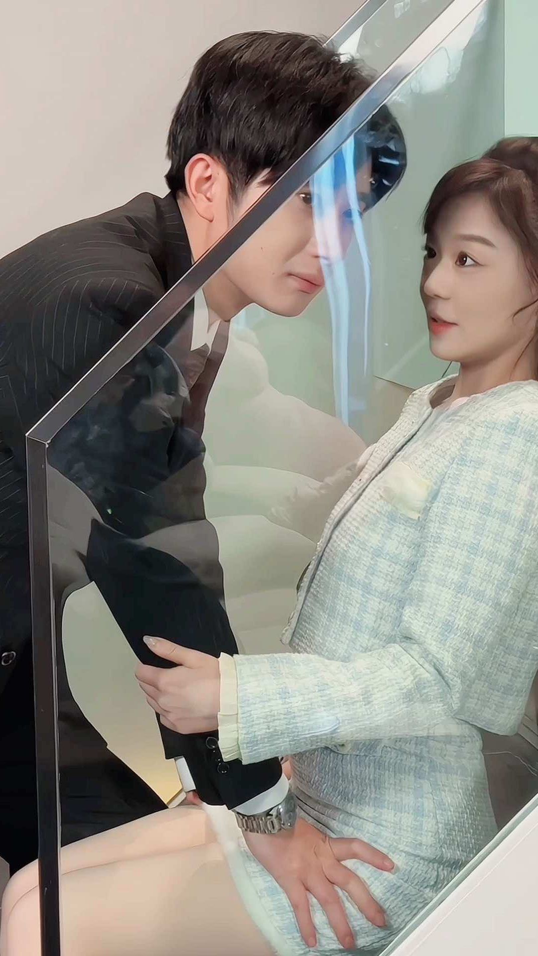 閃婚當(dāng)天，我懷上了豪門繼承人