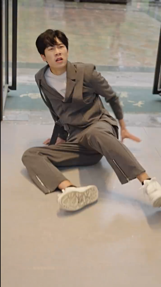 不裝了，姑爺攤牌了