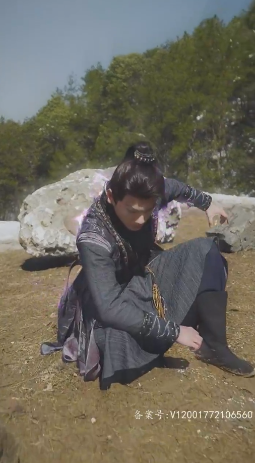 下山后，絕世美女非要拜我為師